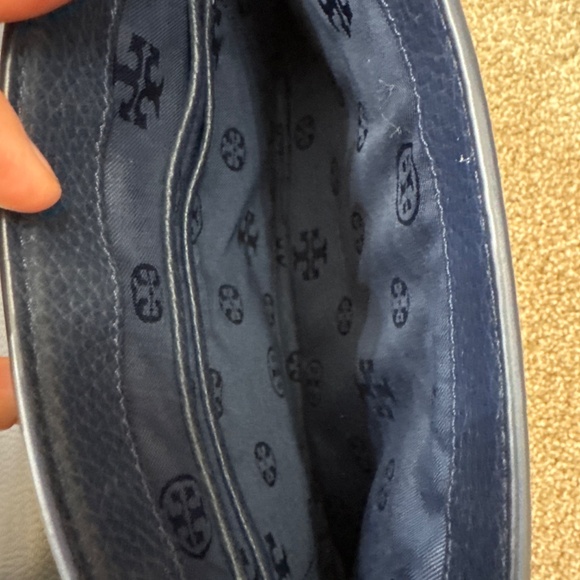 RARE Tory Burch Thea Flat Wallet Crossbody with Gold Strap - Navy - Picture 8 of 12